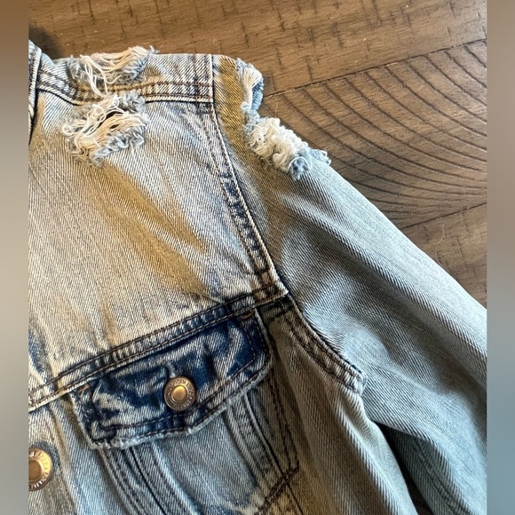 American Eagle Outfitters distressed denim jacket NWOT Small - Picture 4 of 8
